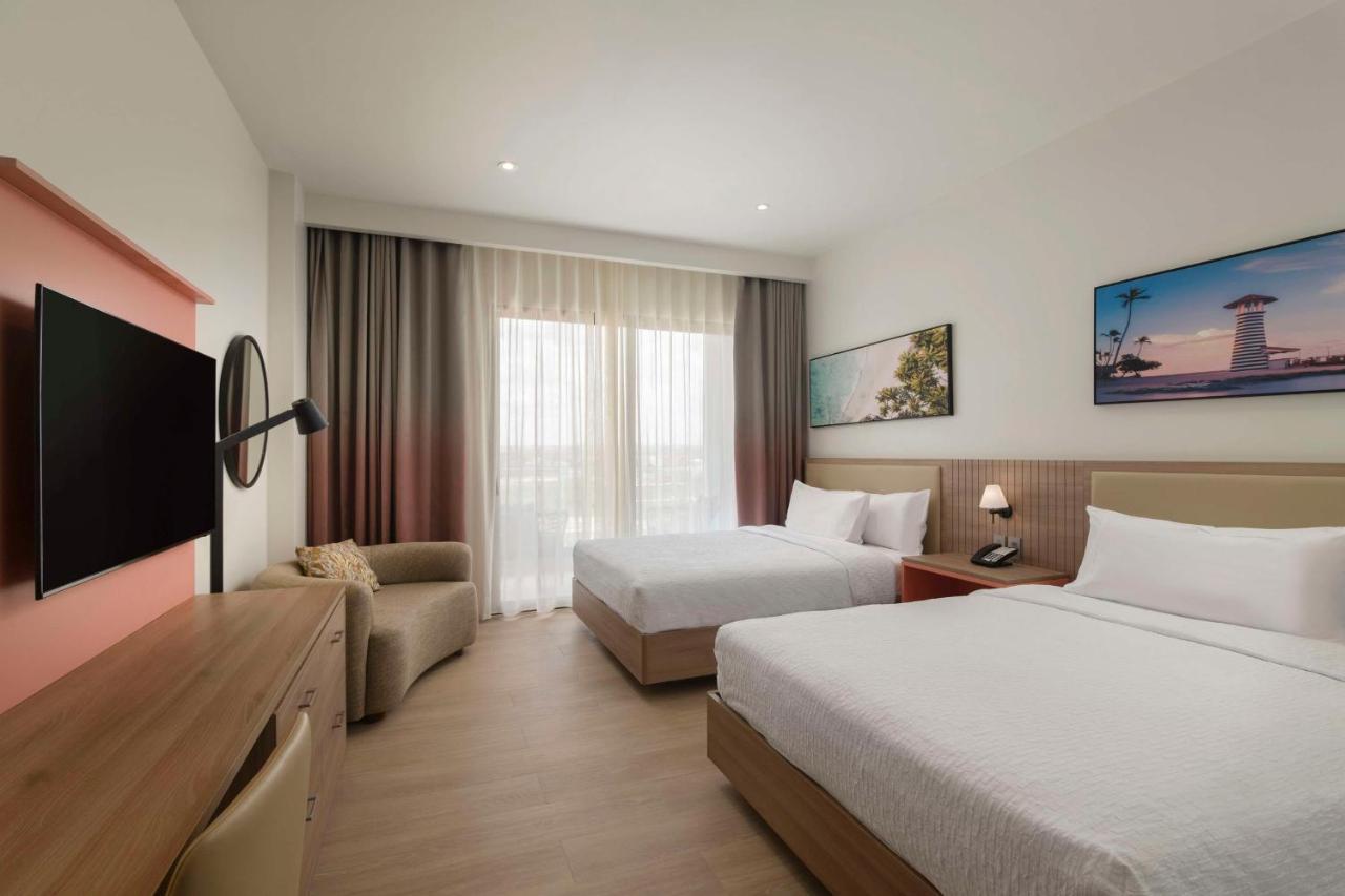 Hilton Garden Inn 라로마나 외부 사진